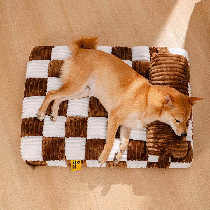 Kleineres orthopädisches Hundebett (M) mit elegantem Schachbrett-Plüsch, waschbar & langlebig.