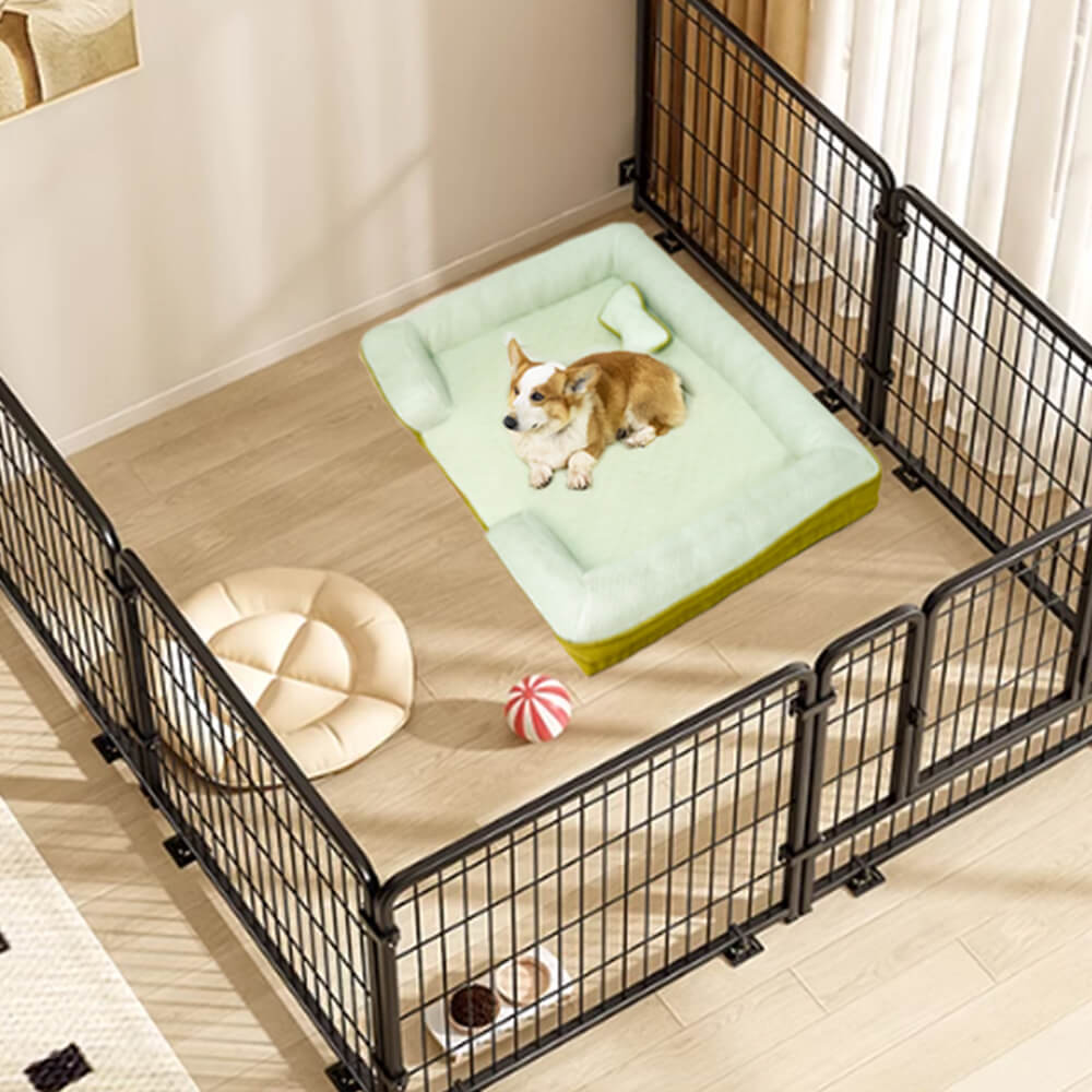 Geräumiges eckiges Hundebett, orthopädisch und kühlend; ideal für große Hunderassen.