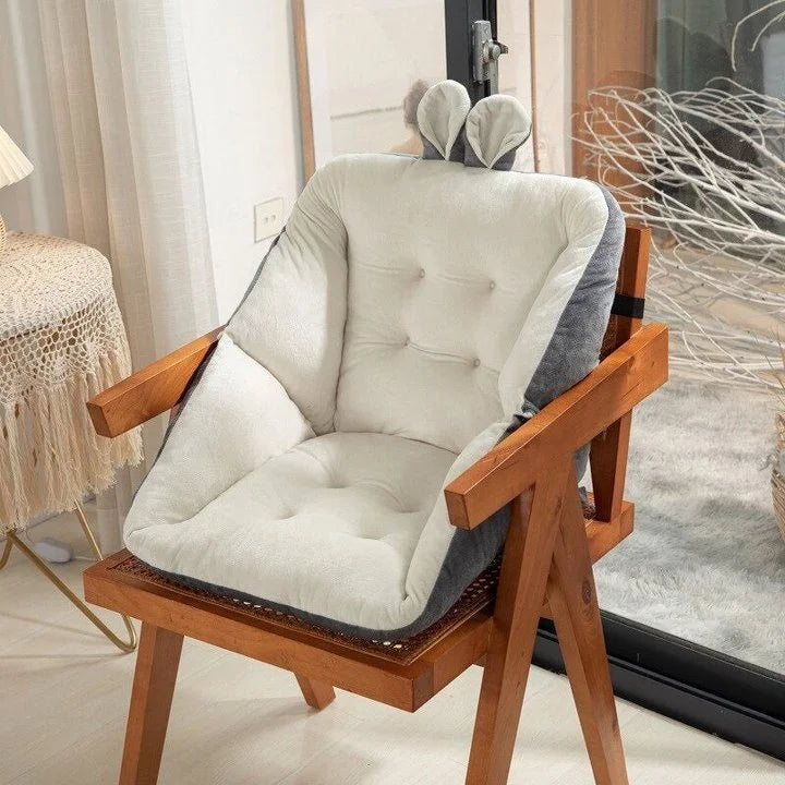 Orthopädisches Sitzkissen aus Velours für ergonomische Druckentlastung und Komfort bei Rückenschmerzen.