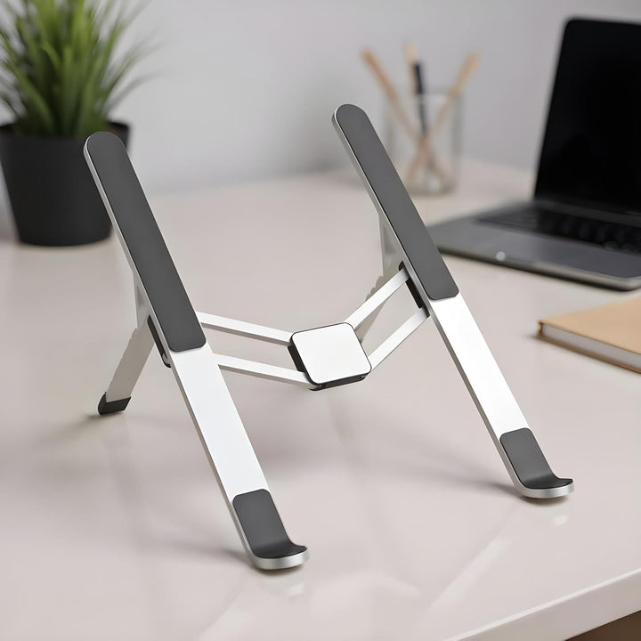 Robuster Notebookhalter aus Aluminium mit Kühlfunktion, ideal für langes Arbeiten im Büro oder Home-Office.