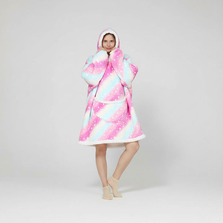 Der SnuggleHood: Komfortabler Fleece-Deckenhoodie mit Kapuze für gemütliche Herbst- & Wintertage.