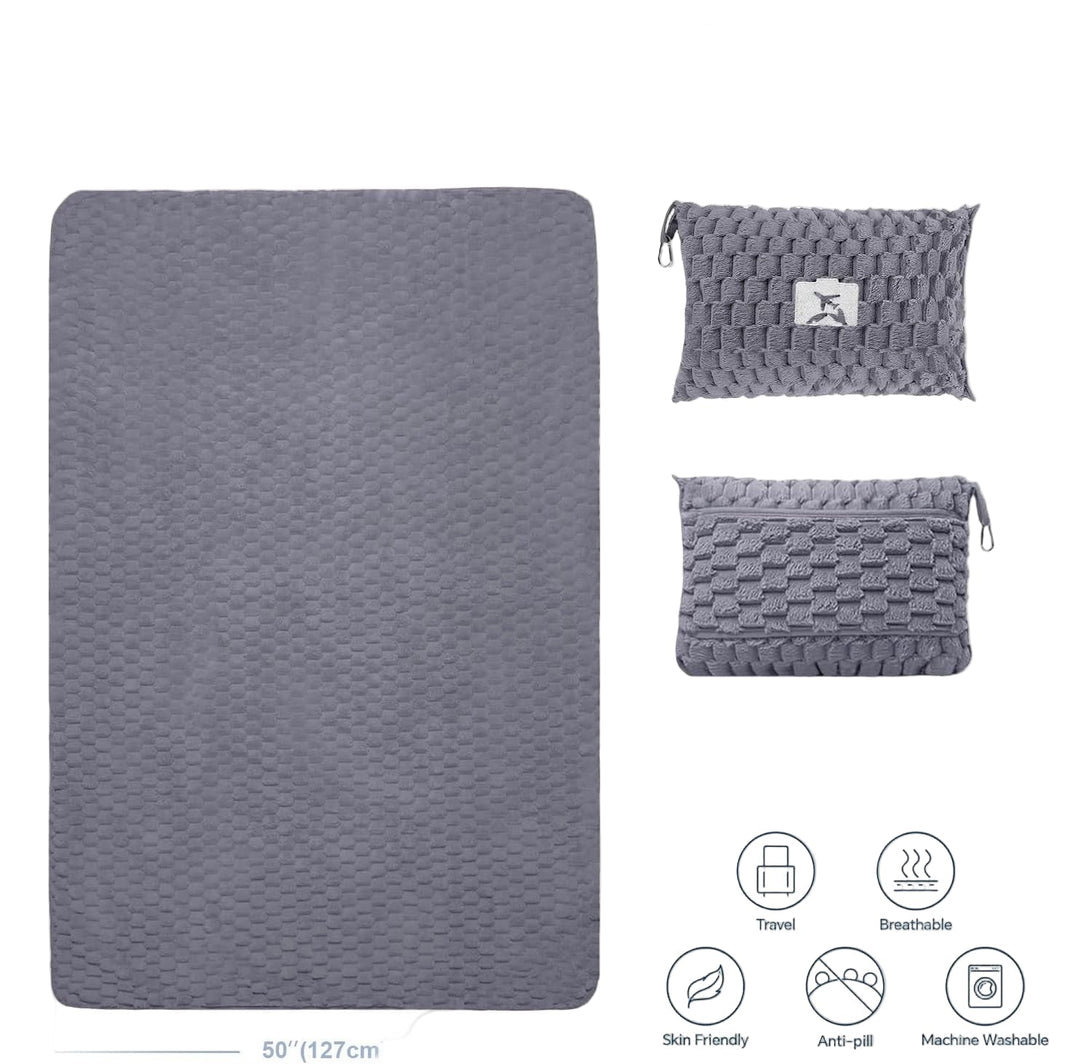 Flanell-Reisedecke mit cleverer Kissentasche, ideal zum Entspannen auf Reisen oder zu Hause.
