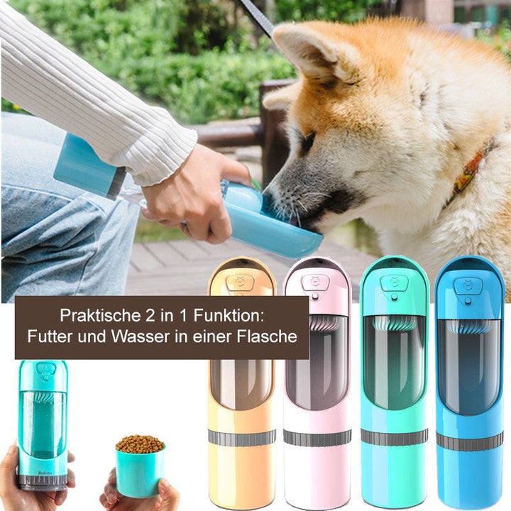 Hund frisst Trockenfutter aus der PawBuddy Futterflasche; ideal für Spaziergänge & Ausflüge.
