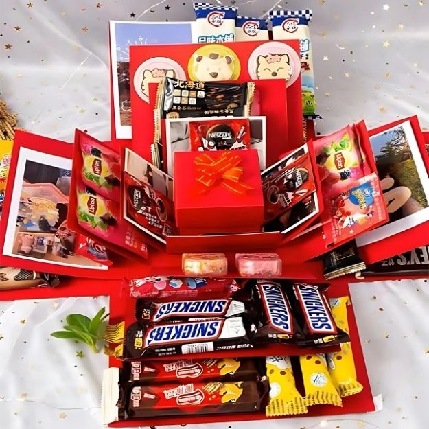 Personalisierte Explosionsbox mit 8 Schmetterlingen als Überraschungsgeschenk zum Geburtstag oder Jahrestag.
