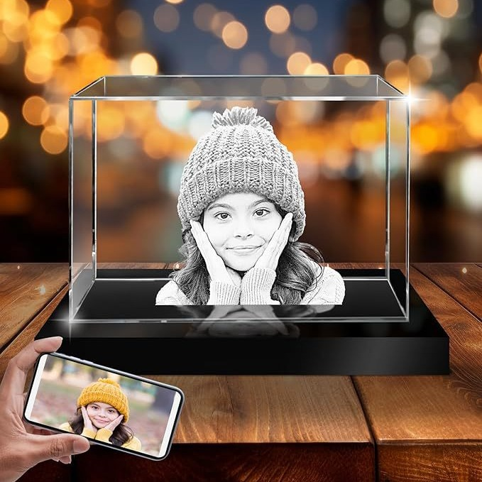 Hochwertiges Fotokristall mit individueller 2D/3D Lasergravur, perfektes personalisiertes Geschenk für jeden Anlass.