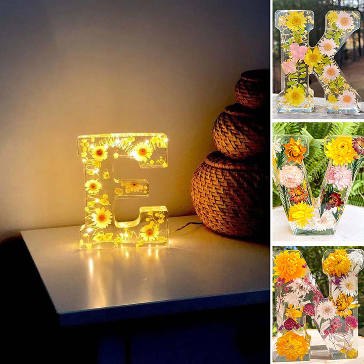 Personalisiertes LED-Nachtlicht mit Harzblumen, Buchstabenlampe für stimmungsvolle Deko.