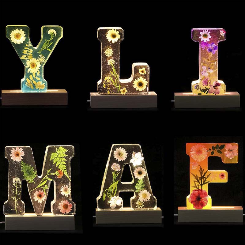 Handgefertigtes LED-Nachtlicht, Buchstabenlampe mit Kunstharzblumen für einzigartige Blumen Deko.