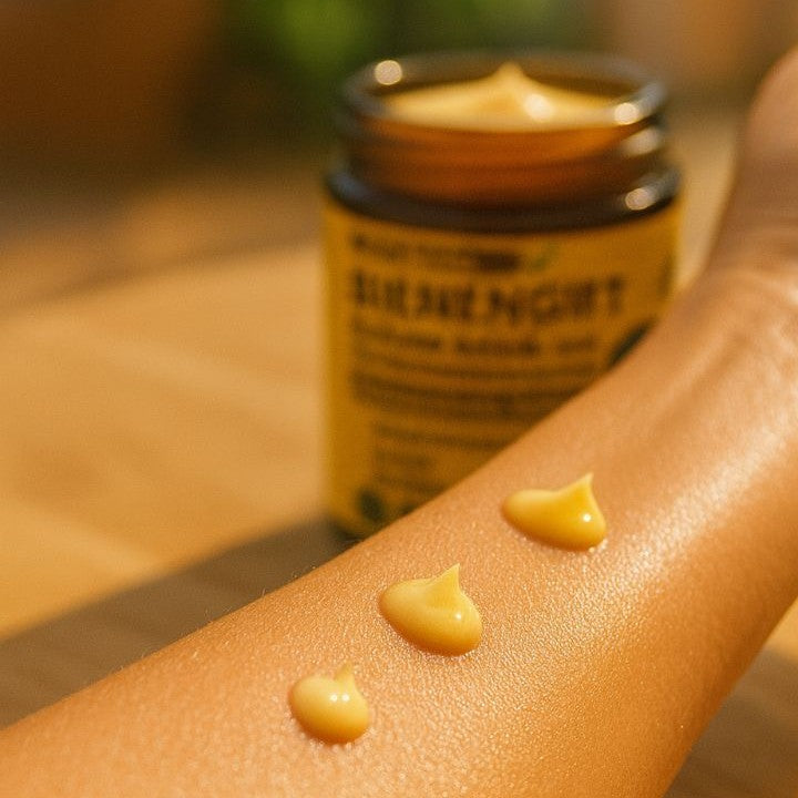 Natürliche Bienengiftcreme mit Hyaluron & Kollagen für effektive Anti-Aging Hautpflege & geschmeidige Haut.