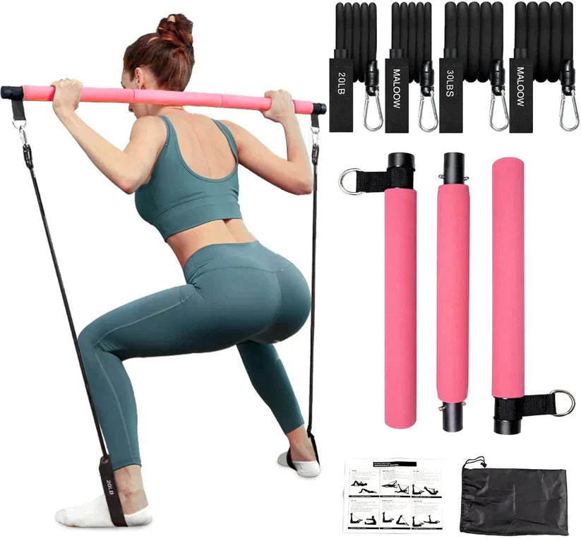 Frau macht Ganzkörpertraining mit dem Pilates Stangen Set & Widerstandsbändern; effektives Fitness-Workout zu Hause.