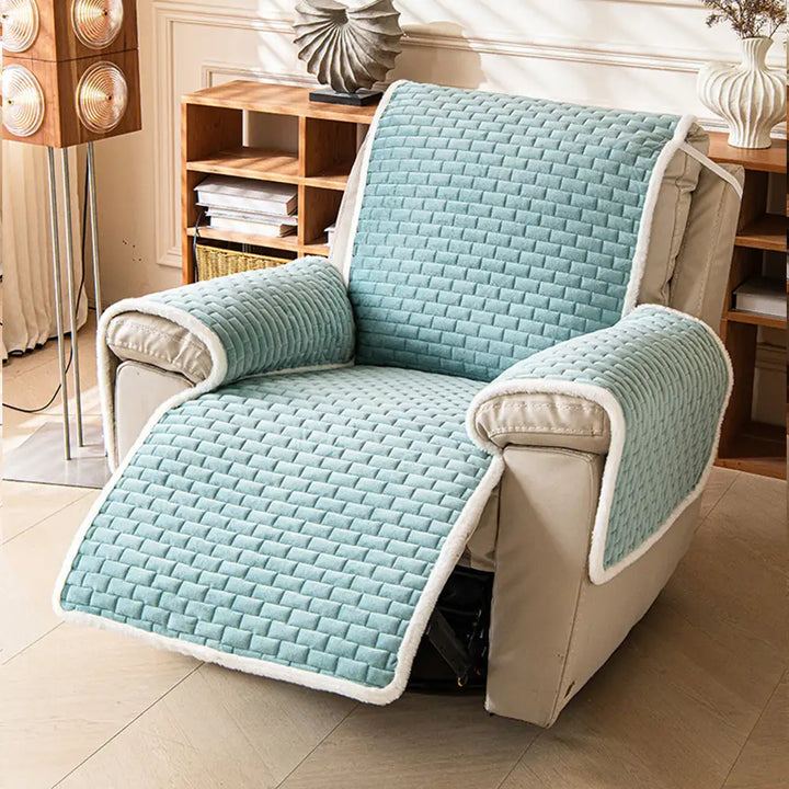 Moderner Plüsch Sesselbezug in Creme; verwandelt Ihren Recliner und bietet luxuriösen Komfort.