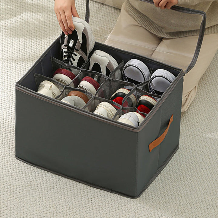 Nahaufnahme der robusten, transparenten ShoeBox Fold Material für langlebigen Staubschutz.