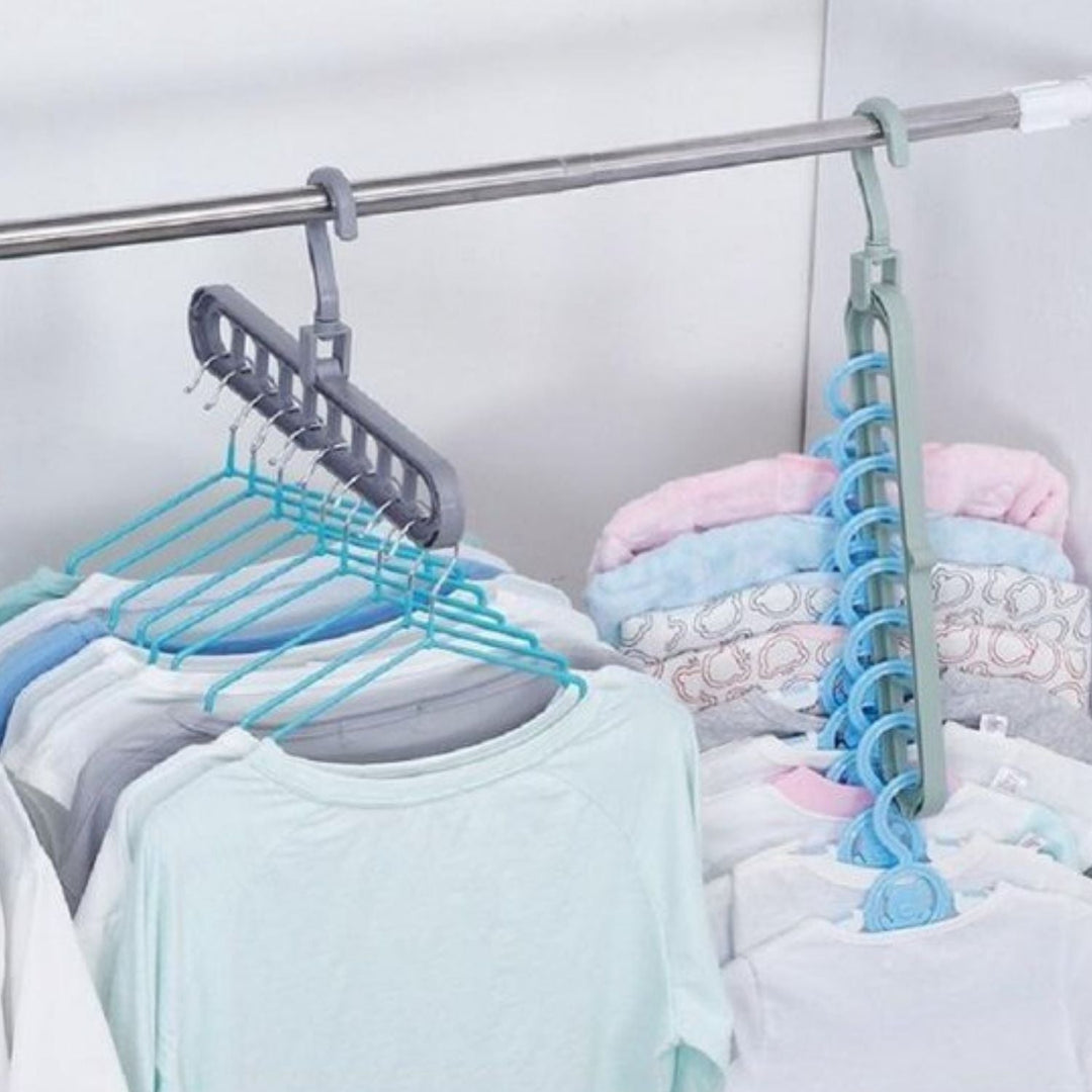 Praktisches Aufhängesystem: 2 Kleiderbügel-Organizer für maximale Platzersparnis im Kleiderschrank.