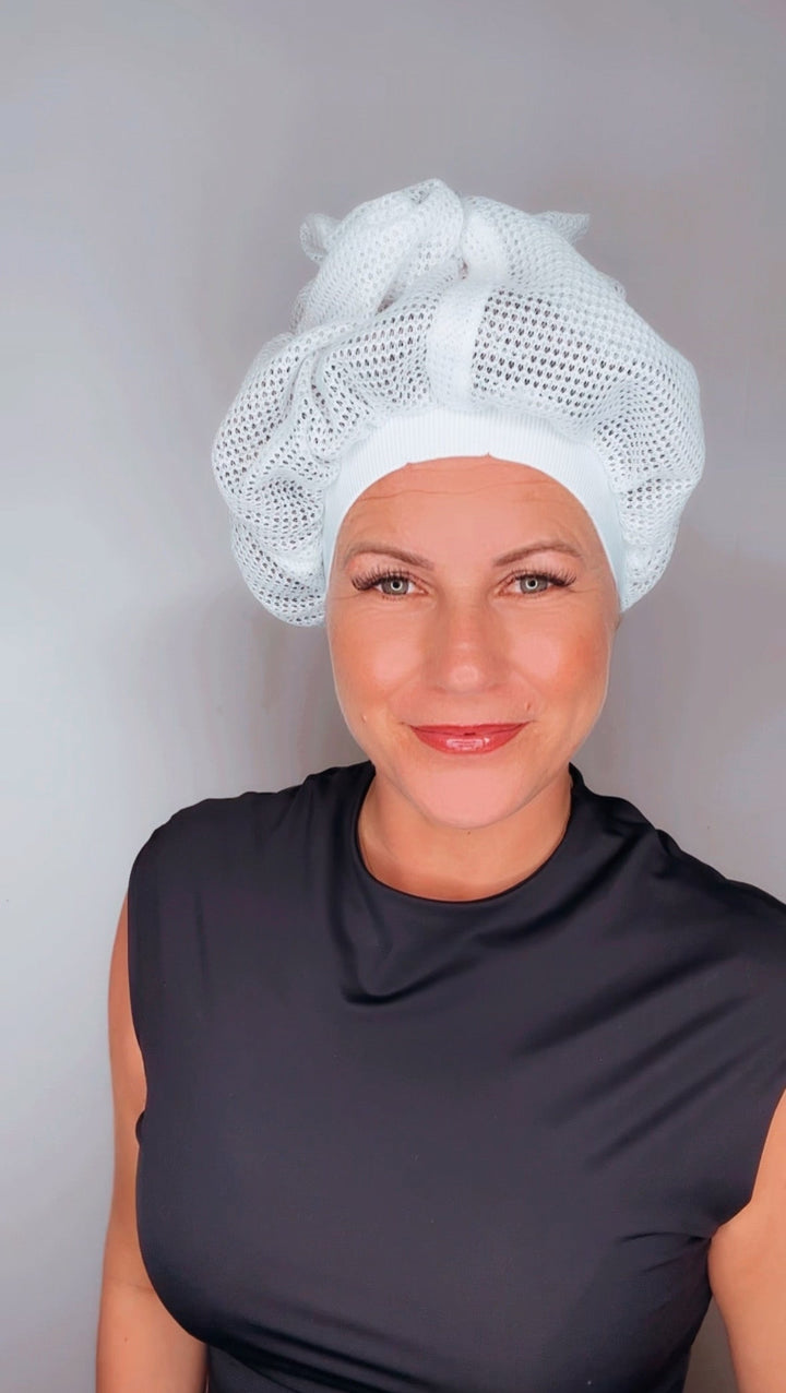 Bessere Locken mit der PloppHaube: sanftes Trocknen statt Rubbeln. Für schöne, frizzfreie & gesund aussehende Locken.