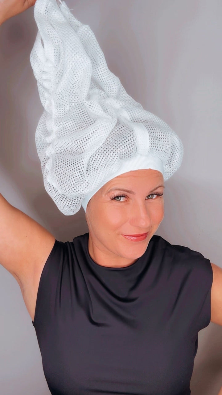 Praktische Lockenhaube für tägliches, sanftes Haartrocknen. Schnelle Anti-Frizz Lösung für schöne, gepflegte Locken.