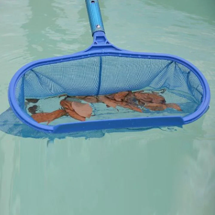 Pool Kescher mit Teleskopstange zur effektiven Reinigung von Schwimmbecken und Gartenteichen.