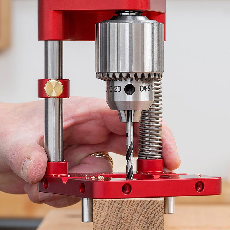 DIY Bohrhilfe für Heimwerker: Einfache & präzise Lochmarkierung für Ihre Holzprojekte.
