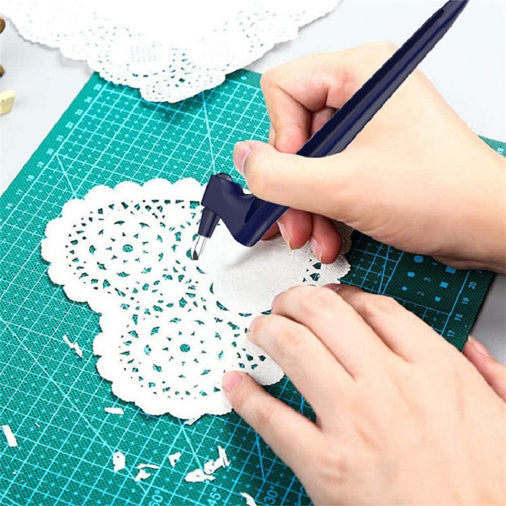 Ergonomisches 360° Dreh-Schneidewerkzeug für präzise Schnitte bei Bastel- & DIY-Projekten. Einfache Handhabung.