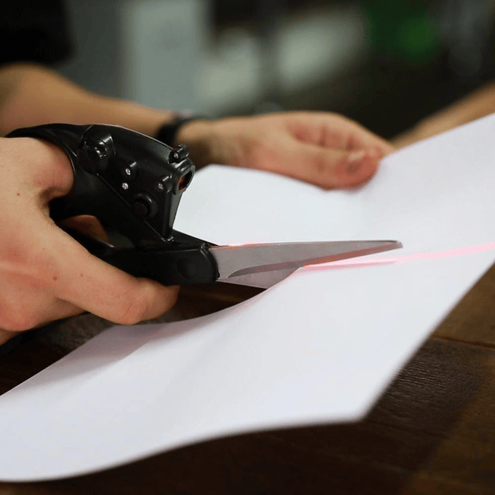 Vielseitige Präzisions-Laserschere für Stoff, Papier und Bastelmaterialien; unverzichtbares Handwerkzeug für Kreativprojekte.