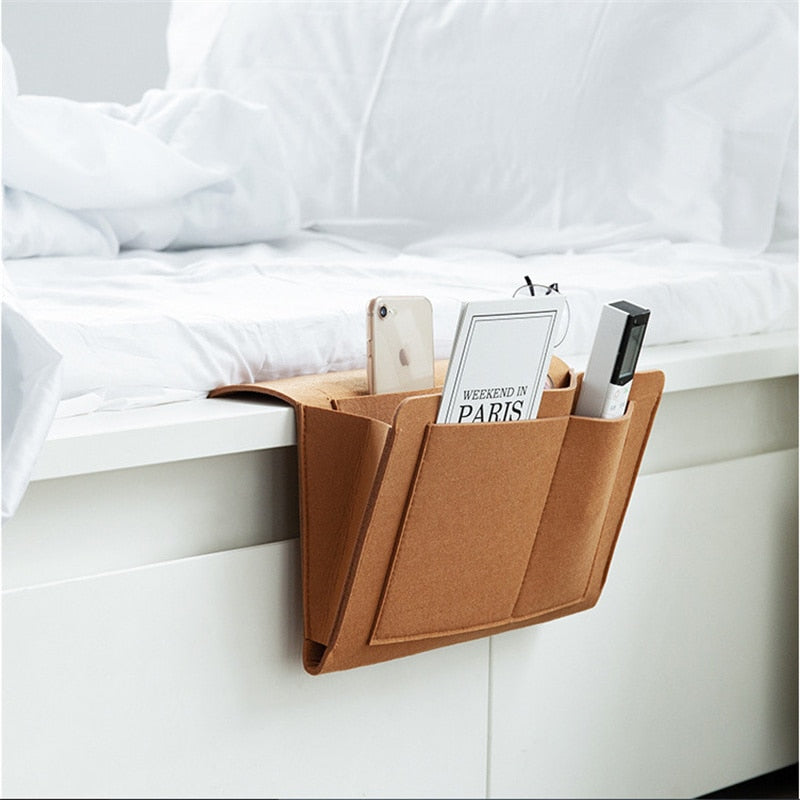 Komfortable Bettorganisation mit Filzablage: Halten Sie Ihre Essentials immer griffbereit und ordentlich am Bett.