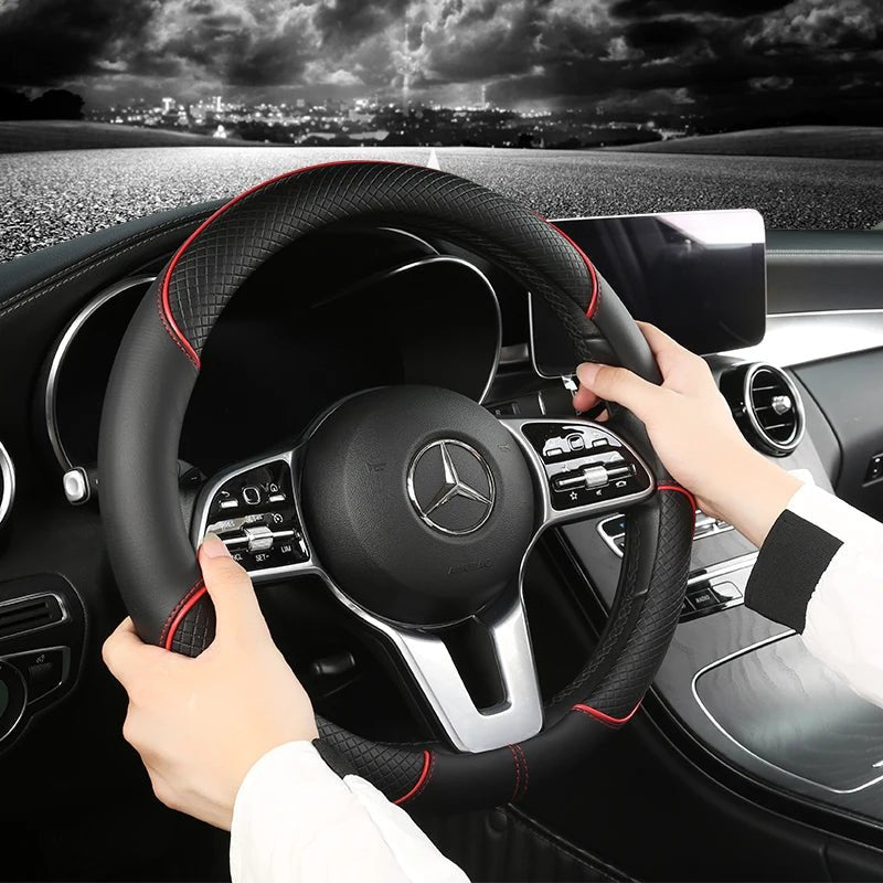 Stylischer Lenkradbezug aus Kunstleder mit edlem Diamantmuster für ein verbessertes Fahrzeug-Interieur. Autozubehör.