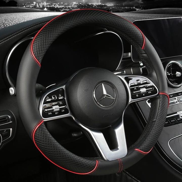 Detailreicher Lenkradbezug für Ihr Auto, gefertigt aus Kunstleder mit markantem Diamantmuster. Passt in viele Fahrzeuge.