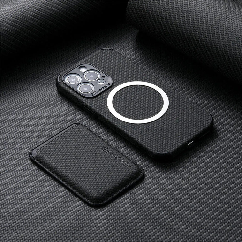 Elegante MagSafe iPhone Schutzhülle mit Kartenfach, bietet sicheren Schutz & praktisches Slim Wallet Design.