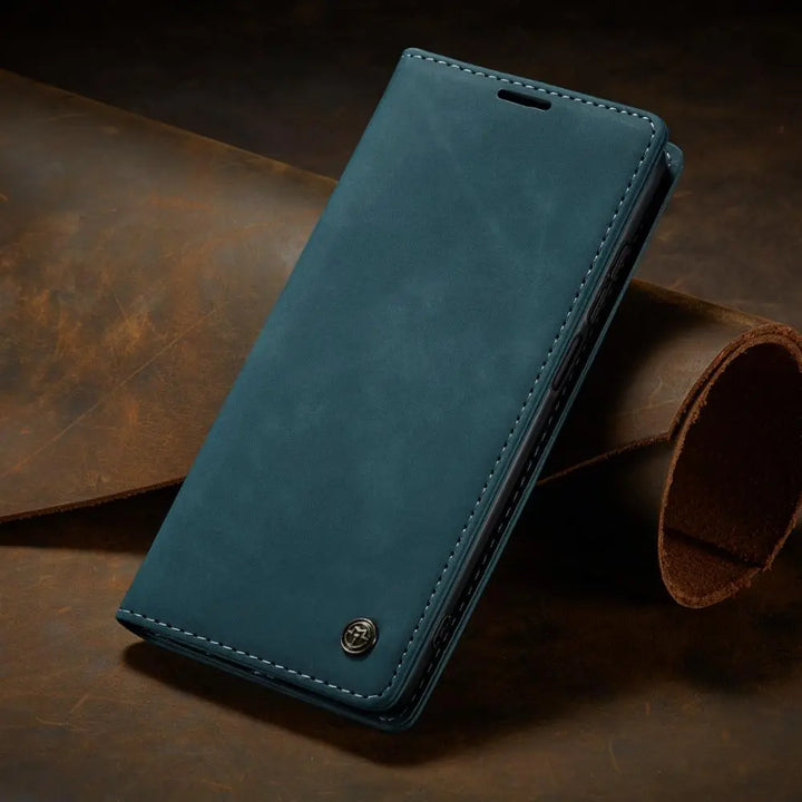Samsung Galaxy Handyhülle mit kabelloser Ladefunktion. Magnetisches Wallet Case aus PU Leder mit Kartenfächern.