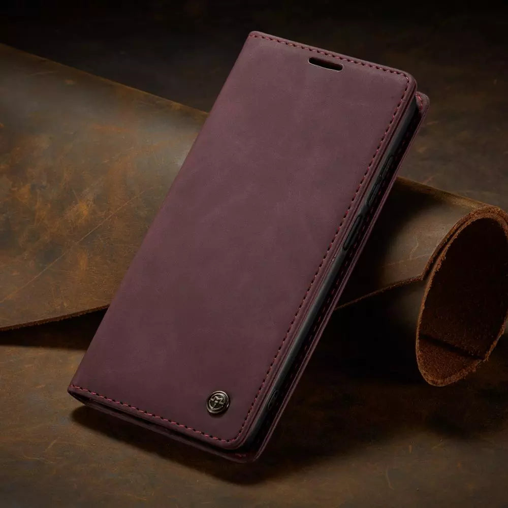 Vielseitige Samsung Galaxy Smartphone Hülle. Klappbares Wallet Case aus PU Leder mit Fächern und Schutzfunktion.