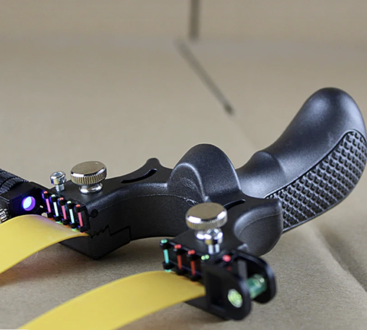 Professionelle Laserschleuder mit rotem Laser für präzises Zielschießen. Ideal für Outdoor, Jagd und Freizeitaktivitäten.