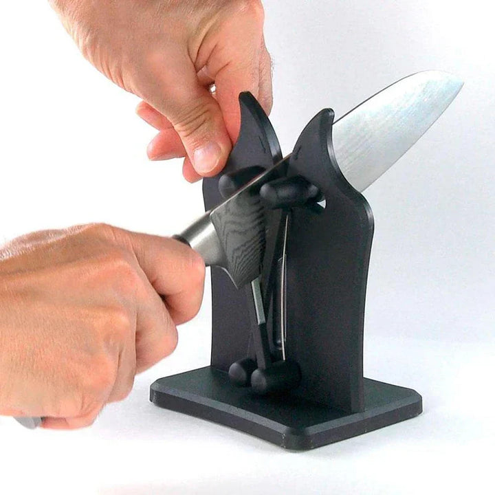 Kompaktes Schärfgerät für Messer: Der SharpMaster Pro bringt Ihre Küchenmesser wieder auf Topform.