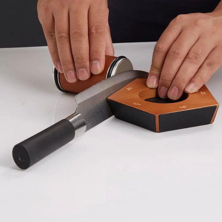 Professioneller Rollschärfer für Messer mit Diamantschleifer, manuell für scharfe Klingen und präzise Messerpflege.