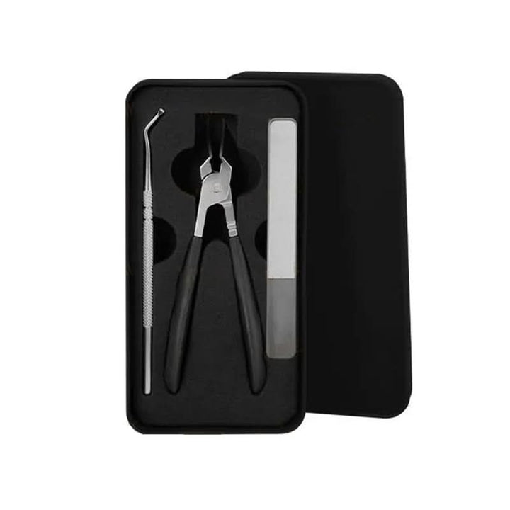 Kompaktes Reise-Nagelpflegeset aus Edelstahl mit Anti-Spritzschutz, ideal für gepflegte Hände.