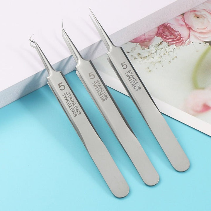 Professionelles Pickelentferner Set aus Edelstahl für makellose Haut und effektive Akne-Behandlung.