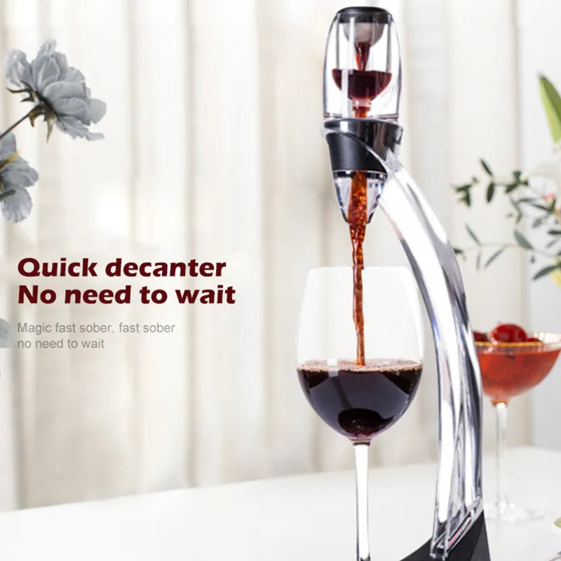 Hochwertiger Weinbelüfter mit Ständer für optimale Aromaentfaltung und vollen Weingenuss, ideales Weinzubehör.
