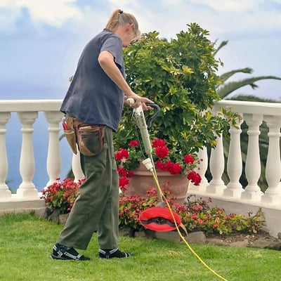 Robustes Gartenwerkzeug: Unkrautscheibe als Freischneider Zubehör für effiziente Unkrautentfernung.