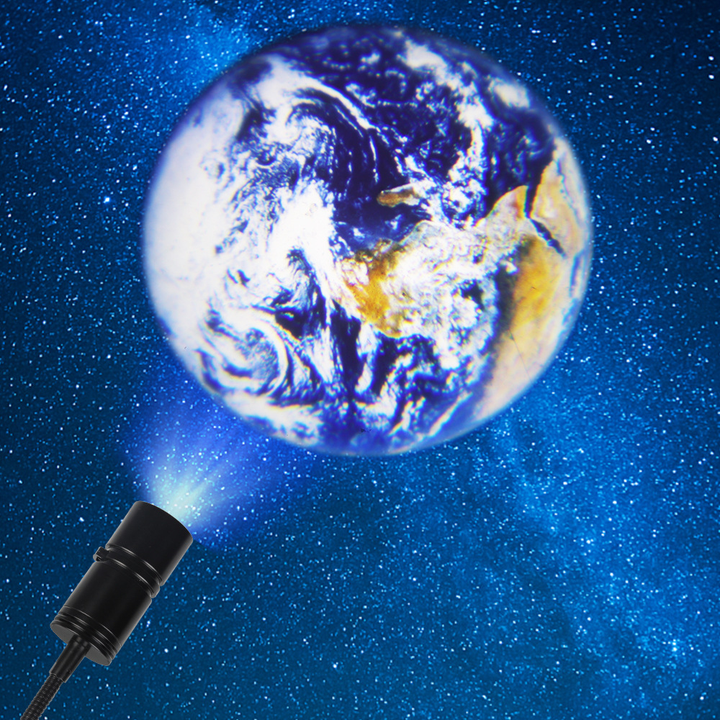 Projektionslampe Erde & Mond, die realistische Himmelskörper an die Wand projiziert und für Atmosphäre sorgt.