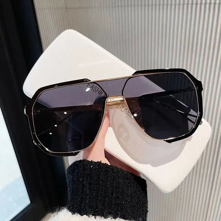 Stylische Oversize-Damen-Sonnenbrille, quadratisch, mit UV400 und Farbwechsel-Gläsern für jeden Anlass.