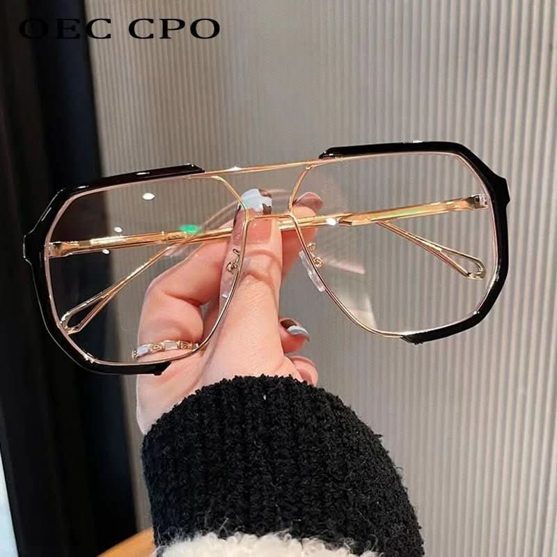 Damen-Sonnenbrille, quadratisch, mit intelligenten Farbwechsel-Gläsern und zuverlässigem UV400-Schutz.
