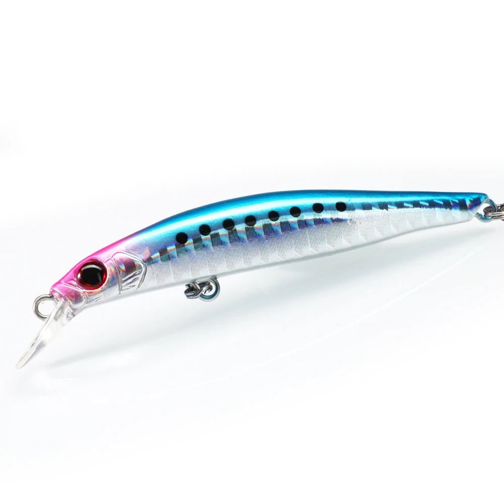 Close-up des R-TWITCH Jerkbait Wobblers, detaillierte Oberfläche und Haken. Perfekter Köder für Raubfisch.