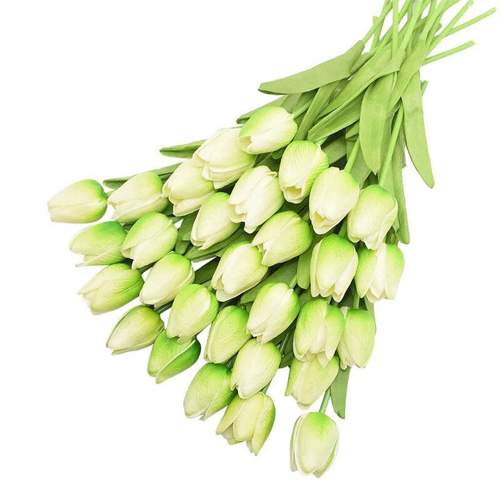 Attraktiver Blumenstrauß aus 31 künstlichen Tulpen in warmen Farben für gemütliche Wohnkultur.