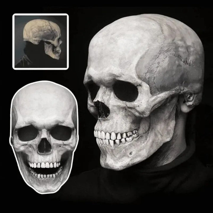 Gruselige Latex Totenkopfmaske mit beweglichem Kiefer für Horror-Kostüme. Schwarz-weiße Unisex Skelettmaske.