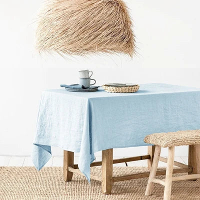 Leinentischdecke in verschiedenen Farben, ideal als stilvoller Tischschutz und Esszimmer-Deko.