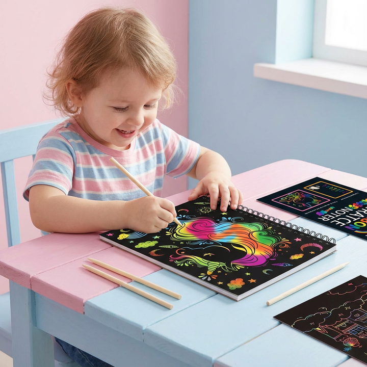 Regenbogen Kratzpapier Set für Kinder, inkl. Schabstäben. Fördert Kreativität & Feinmotorik.