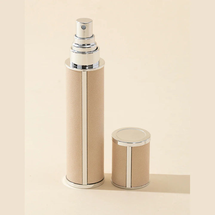 Handlicher 10ml Mini Zerstäuber für schnelles Parfümauffrischen auf Reisen.