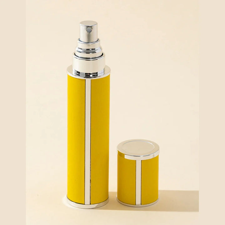 Praktischer Mini Parfum Zerstäuber 10ml für Flugreisen, nachfüllbar & kompakt.