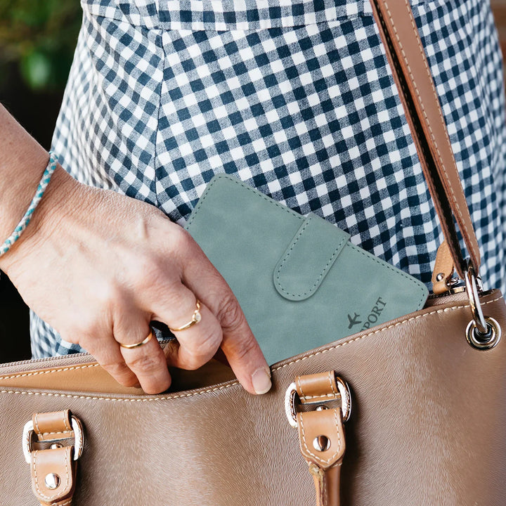 RFID-geschützte Reisepasshülle: Elegante Dokumentenmappe aus PU-Leder, ideal als Reisezubehör.