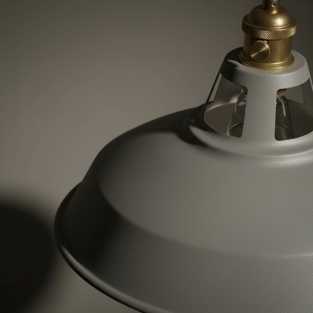Vintage Esstischlampe in Retro-Optik. Farbige Hängelampe aus Metall für dekorative Beleuchtung im Esszimmer.
