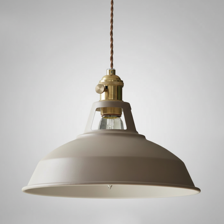 Hängelampe im Industriedesign für Esstisch. Retro-Stil, Metall. Vintage-Pendelleuchte, dekorative Beleuchtung.