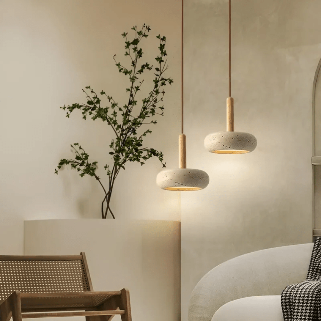 Gemütliche LED-Deckenleuchte aus Holz im Retro-Stil. Schafft warmes Ambiente in Wohn- und Essbereich.