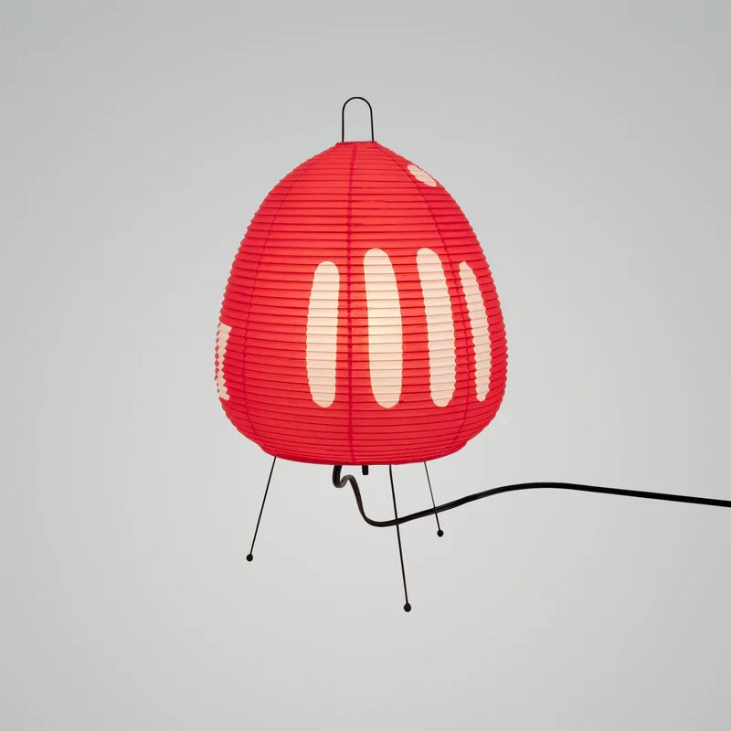 Moderne Reispapierlampe im Retro-Look, als Tischleuchte für eine stimmungsvolle Dekoration.